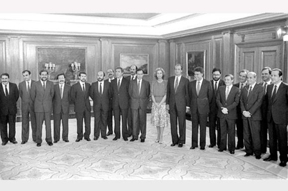 26/07/1986. 11Third Legislature (1). Cabinet from July 1986 to July 1988. The new government, together with the King and Queen, after the Vi... 26/07/1986. 11Third Legislature (1). Cabinet from July 1986 to July 1988. The new government, together with the King and Queen, after the Vi...